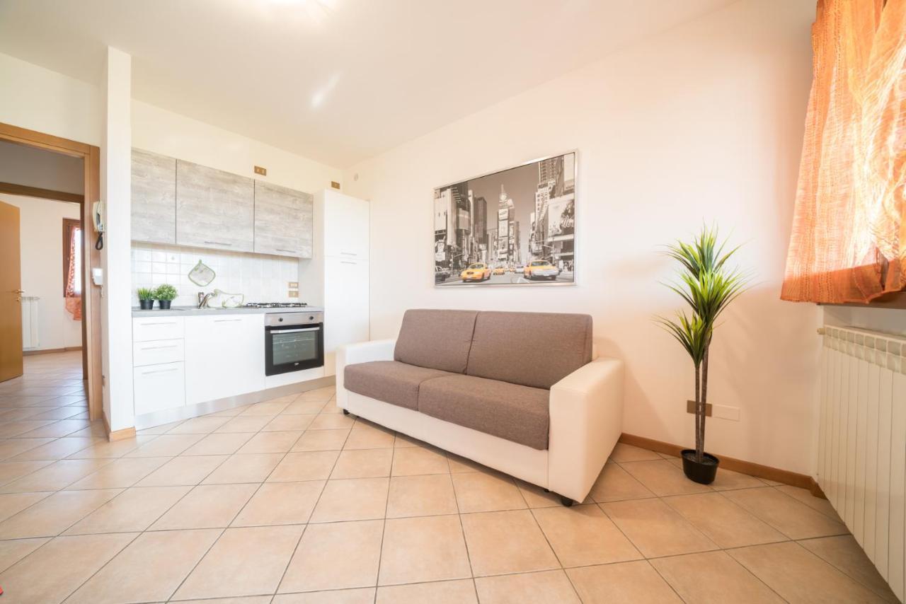 Gardappartamenti Cascinale Pool Desenzano del Garda Exterior foto